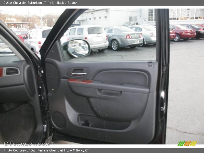 Black / Ebony 2010 Chevrolet Suburban LT 4x4