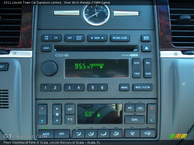 Controls of 2011 Town Car Signature Limited