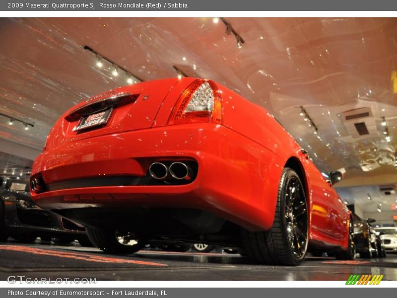 Rosso Mondiale (Red) / Sabbia 2009 Maserati Quattroporte S