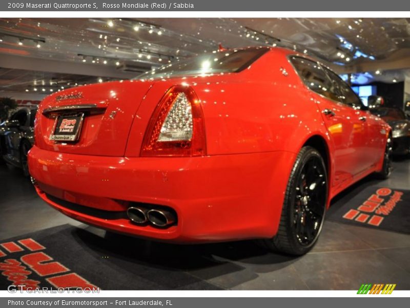 Rosso Mondiale (Red) / Sabbia 2009 Maserati Quattroporte S