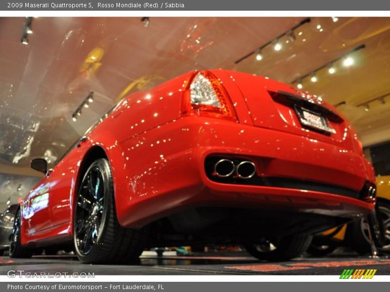 Rosso Mondiale (Red) / Sabbia 2009 Maserati Quattroporte S