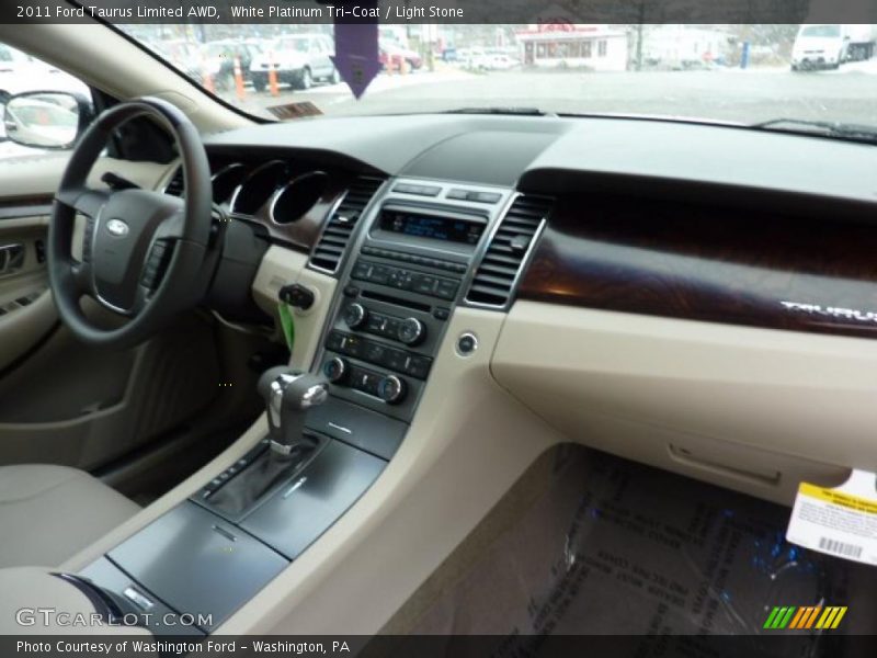 Dashboard of 2011 Taurus Limited AWD