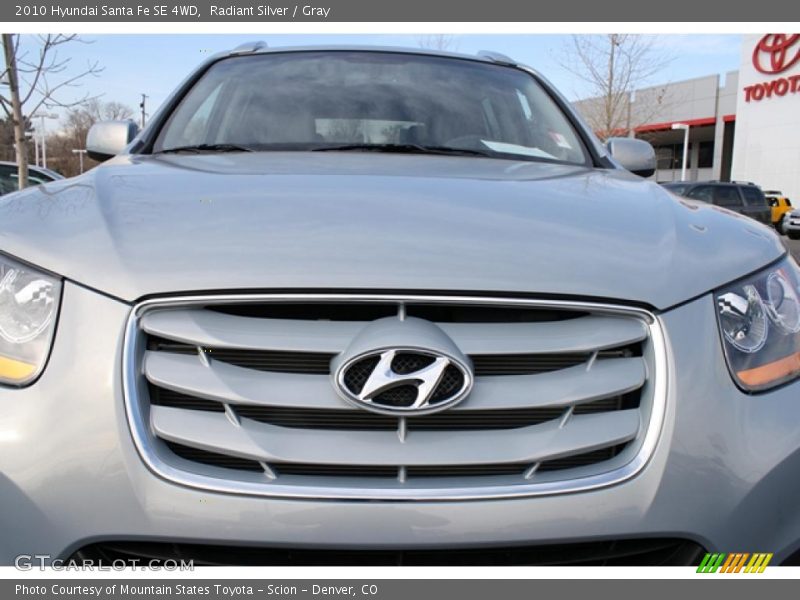 Radiant Silver / Gray 2010 Hyundai Santa Fe SE 4WD