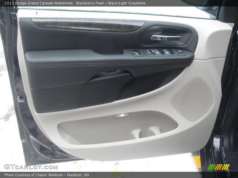 Blackberry Pearl / Black/Light Graystone 2011 Dodge Grand Caravan Mainstreet
