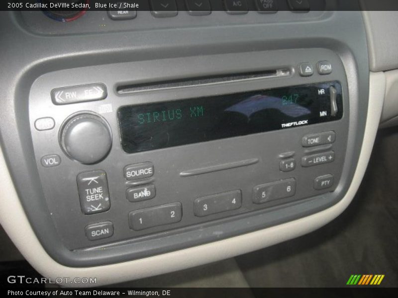 Blue Ice / Shale 2005 Cadillac DeVille Sedan