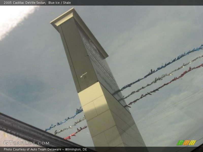 Blue Ice / Shale 2005 Cadillac DeVille Sedan