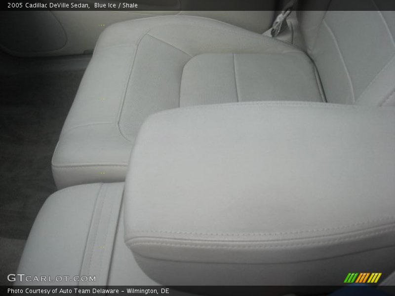 Blue Ice / Shale 2005 Cadillac DeVille Sedan