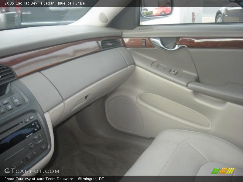 Blue Ice / Shale 2005 Cadillac DeVille Sedan