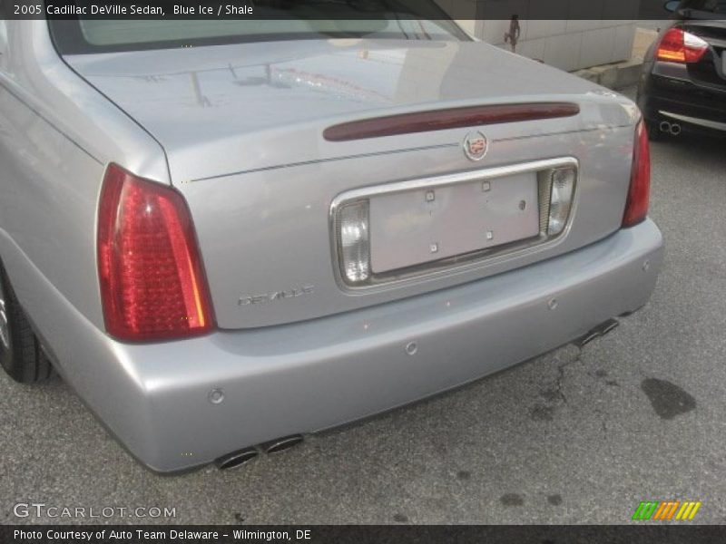 Blue Ice / Shale 2005 Cadillac DeVille Sedan