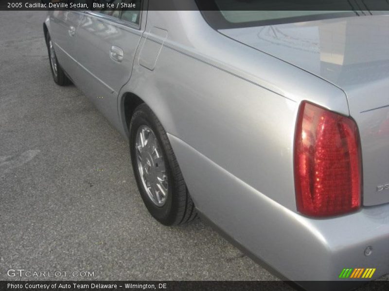 Blue Ice / Shale 2005 Cadillac DeVille Sedan