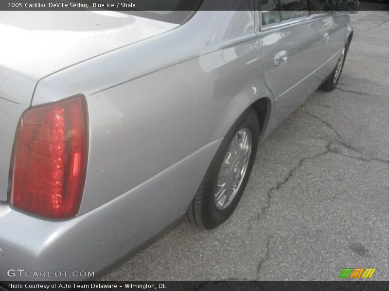 Blue Ice / Shale 2005 Cadillac DeVille Sedan
