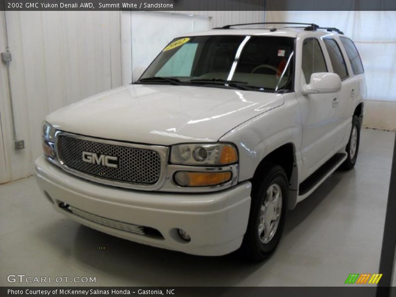 Summit White / Sandstone 2002 GMC Yukon Denali AWD