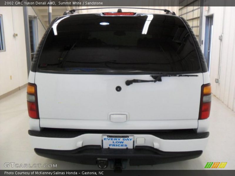 Summit White / Sandstone 2002 GMC Yukon Denali AWD