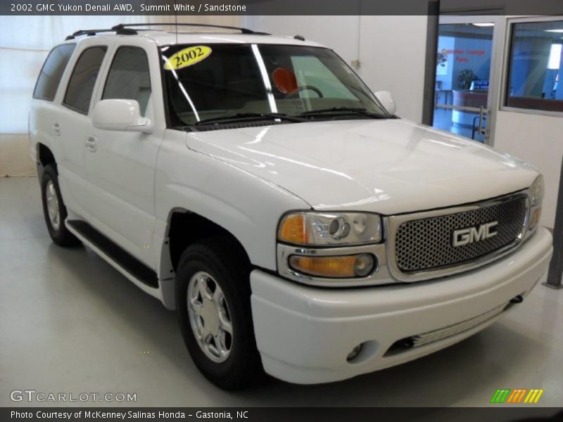 Summit White / Sandstone 2002 GMC Yukon Denali AWD