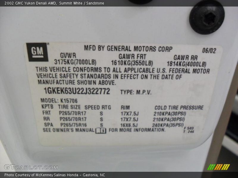 Summit White / Sandstone 2002 GMC Yukon Denali AWD
