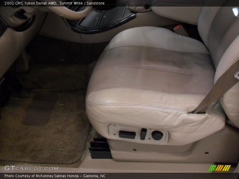 Summit White / Sandstone 2002 GMC Yukon Denali AWD