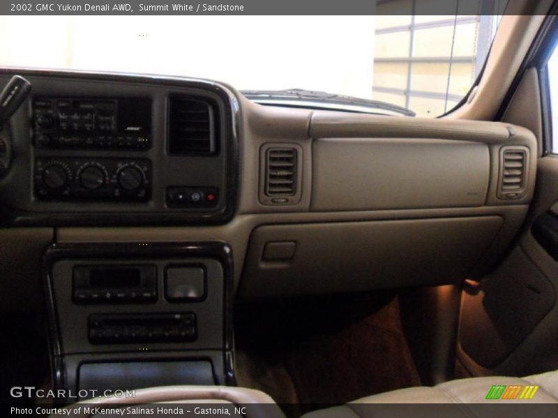 Summit White / Sandstone 2002 GMC Yukon Denali AWD