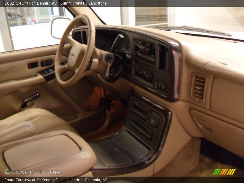 Summit White / Sandstone 2002 GMC Yukon Denali AWD