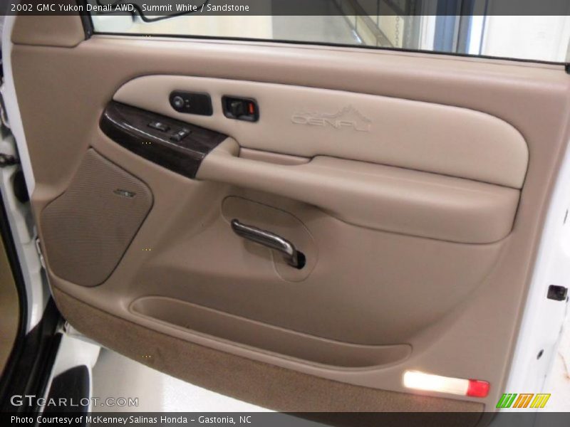 Summit White / Sandstone 2002 GMC Yukon Denali AWD