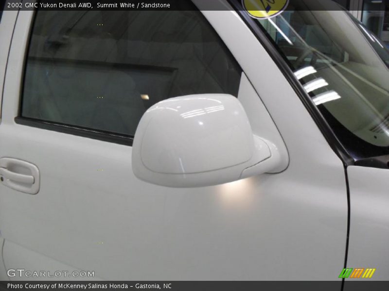 Summit White / Sandstone 2002 GMC Yukon Denali AWD