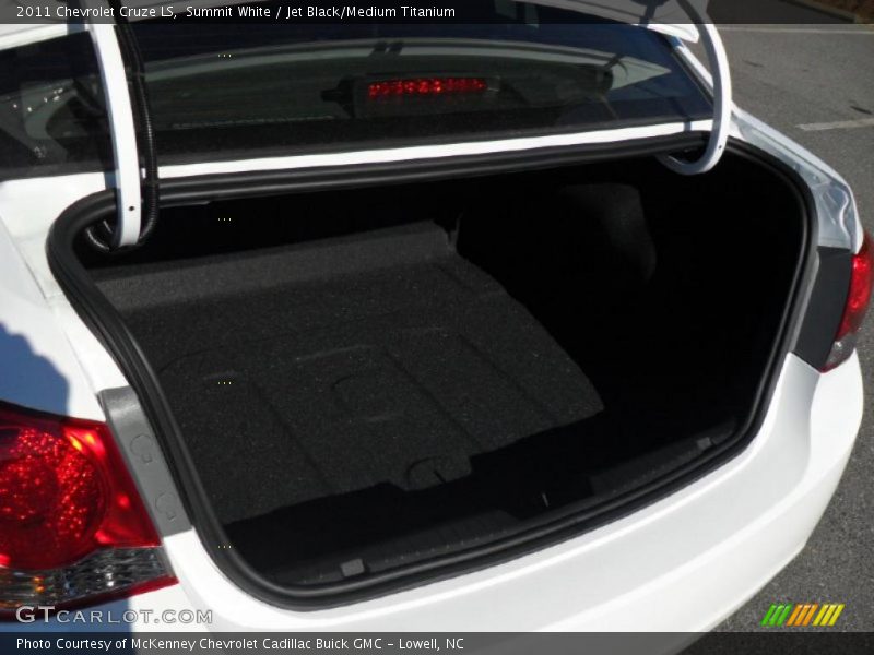 Summit White / Jet Black/Medium Titanium 2011 Chevrolet Cruze LS
