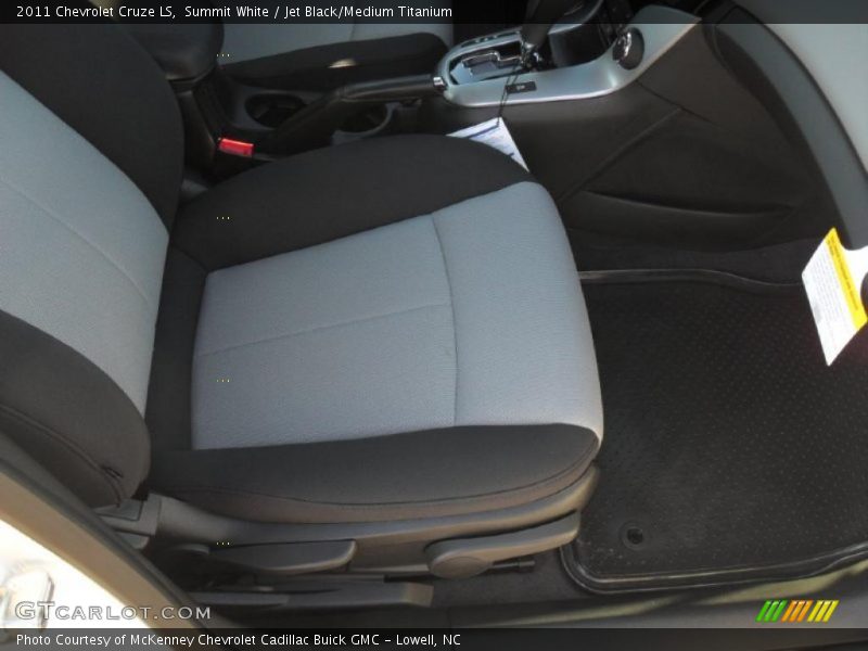 Summit White / Jet Black/Medium Titanium 2011 Chevrolet Cruze LS