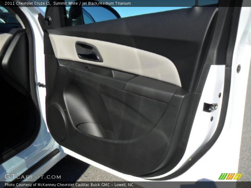 Summit White / Jet Black/Medium Titanium 2011 Chevrolet Cruze LS