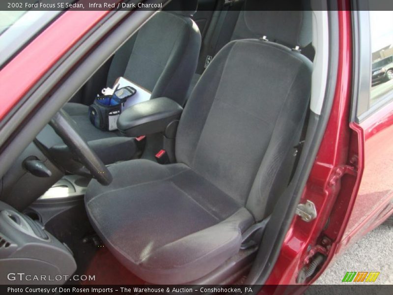 Infra Red / Dark Charcoal 2002 Ford Focus SE Sedan