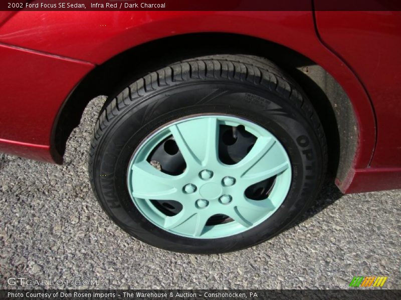 Infra Red / Dark Charcoal 2002 Ford Focus SE Sedan