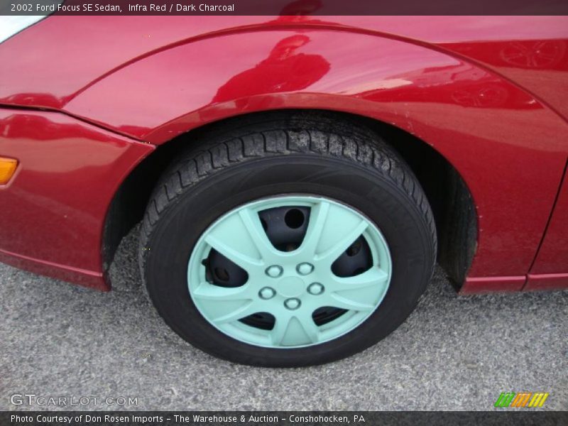Infra Red / Dark Charcoal 2002 Ford Focus SE Sedan