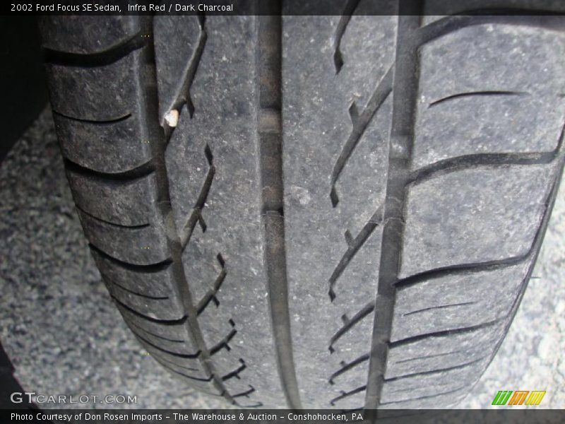 Infra Red / Dark Charcoal 2002 Ford Focus SE Sedan