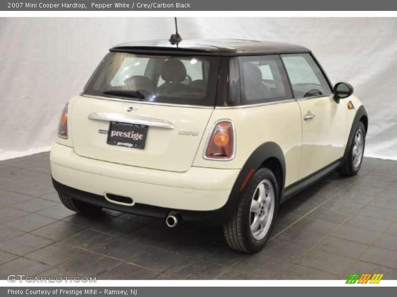 Pepper White / Grey/Carbon Black 2007 Mini Cooper Hardtop