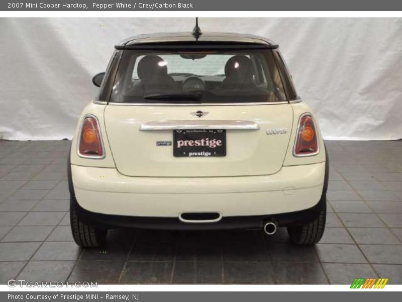 Pepper White / Grey/Carbon Black 2007 Mini Cooper Hardtop
