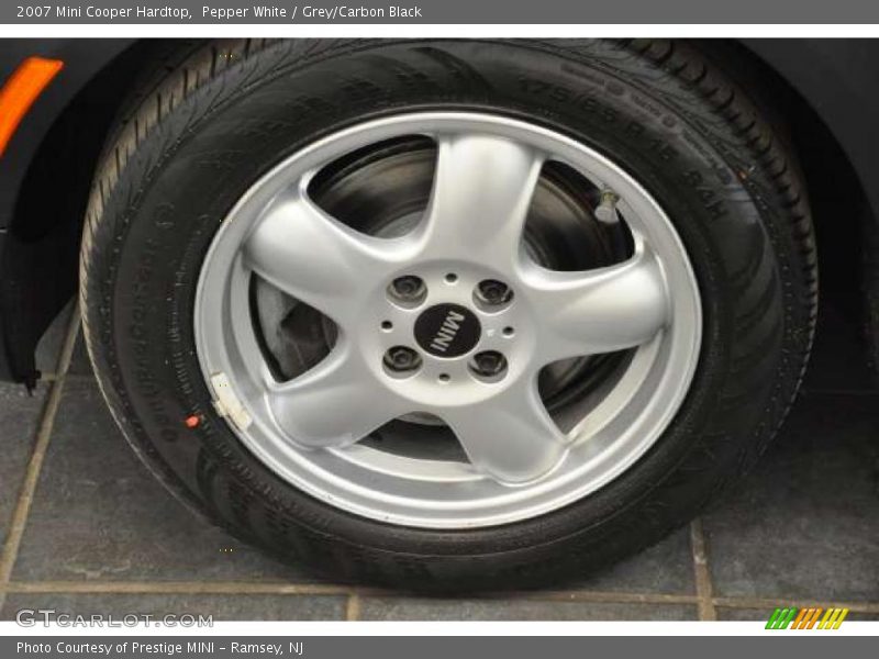 Pepper White / Grey/Carbon Black 2007 Mini Cooper Hardtop