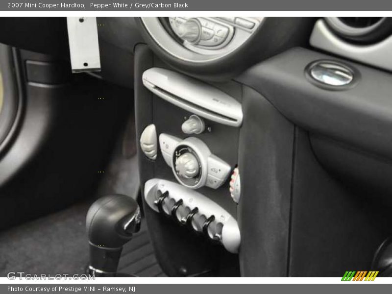 Pepper White / Grey/Carbon Black 2007 Mini Cooper Hardtop