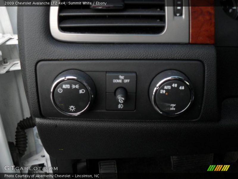 Summit White / Ebony 2009 Chevrolet Avalanche LTZ 4x4