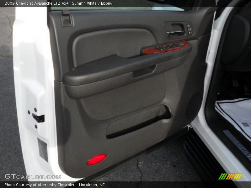 Summit White / Ebony 2009 Chevrolet Avalanche LTZ 4x4