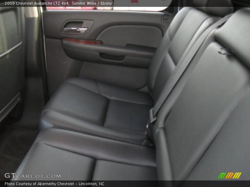 Summit White / Ebony 2009 Chevrolet Avalanche LTZ 4x4