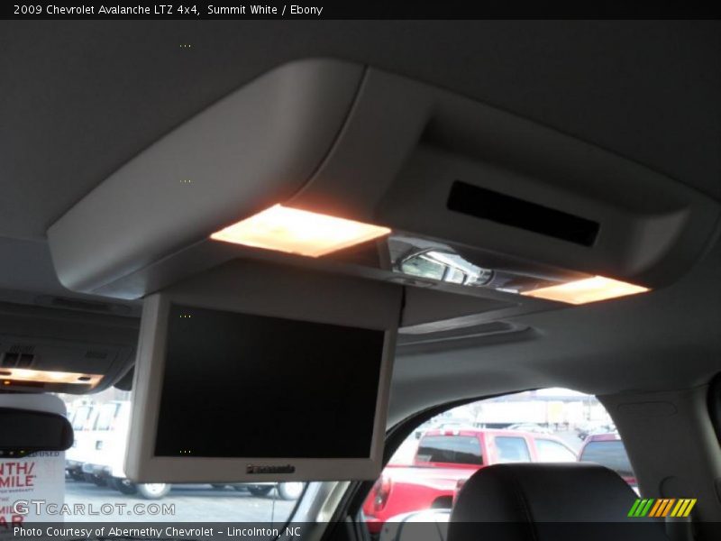 Summit White / Ebony 2009 Chevrolet Avalanche LTZ 4x4
