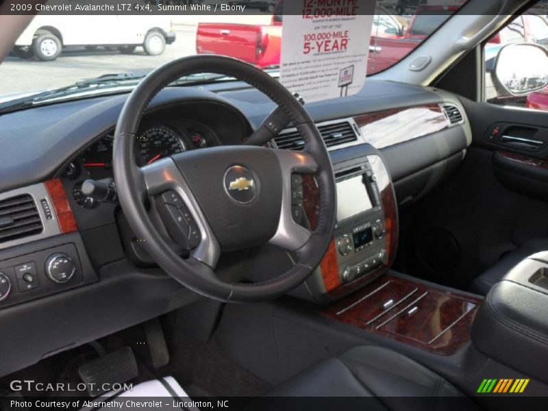 Summit White / Ebony 2009 Chevrolet Avalanche LTZ 4x4