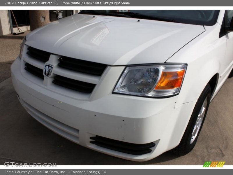 Stone White / Dark Slate Gray/Light Shale 2009 Dodge Grand Caravan SE