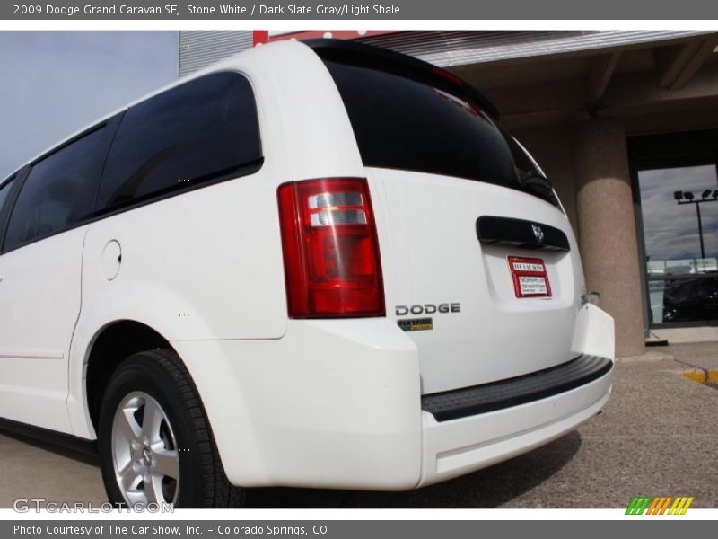 Stone White / Dark Slate Gray/Light Shale 2009 Dodge Grand Caravan SE