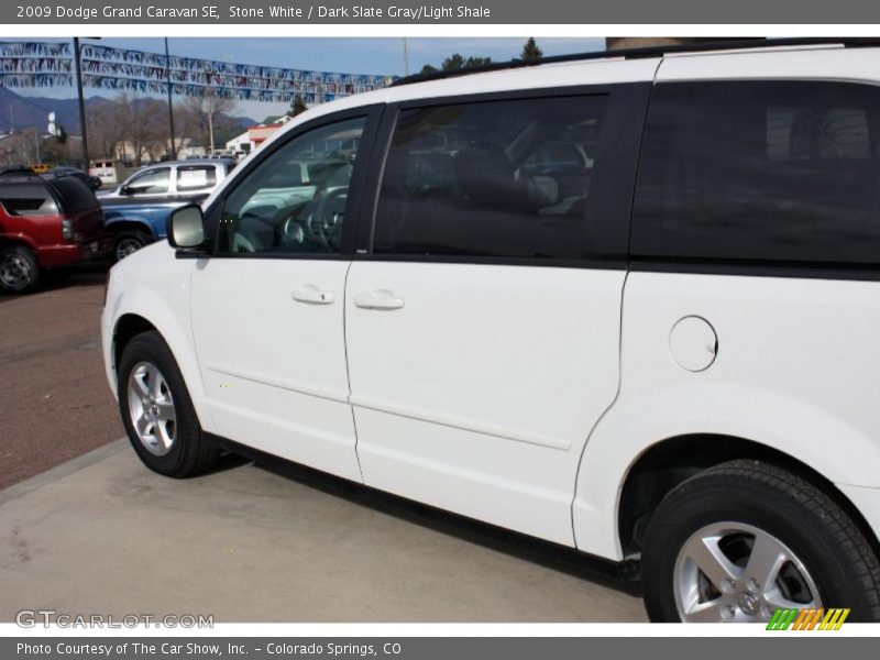 Stone White / Dark Slate Gray/Light Shale 2009 Dodge Grand Caravan SE