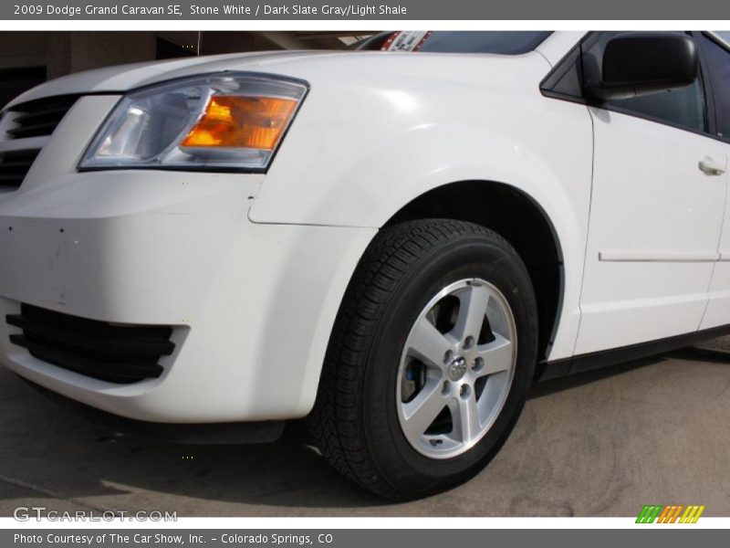 Stone White / Dark Slate Gray/Light Shale 2009 Dodge Grand Caravan SE