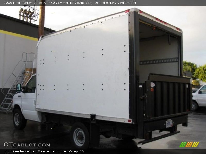 Oxford White / Medium Flint 2006 Ford E Series Cutaway E350 Commercial Moving Van