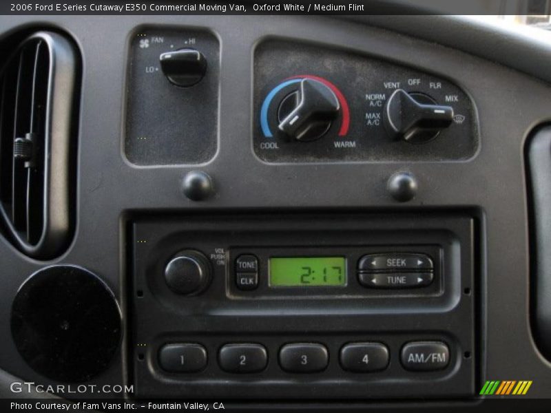 Oxford White / Medium Flint 2006 Ford E Series Cutaway E350 Commercial Moving Van