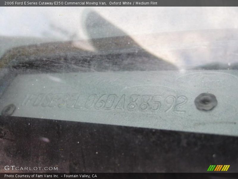 Oxford White / Medium Flint 2006 Ford E Series Cutaway E350 Commercial Moving Van