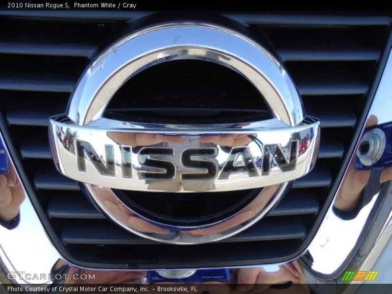Phantom White / Gray 2010 Nissan Rogue S