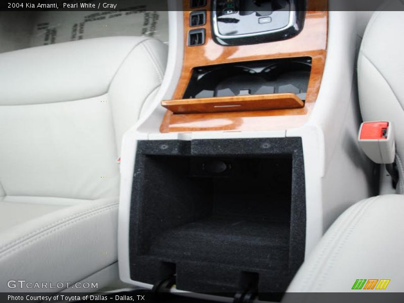 Pearl White / Gray 2004 Kia Amanti