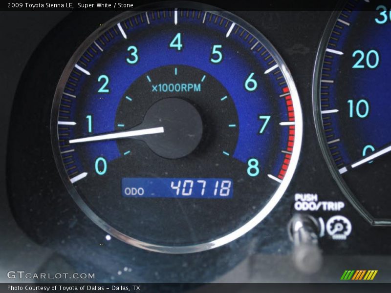 Super White / Stone 2009 Toyota Sienna LE